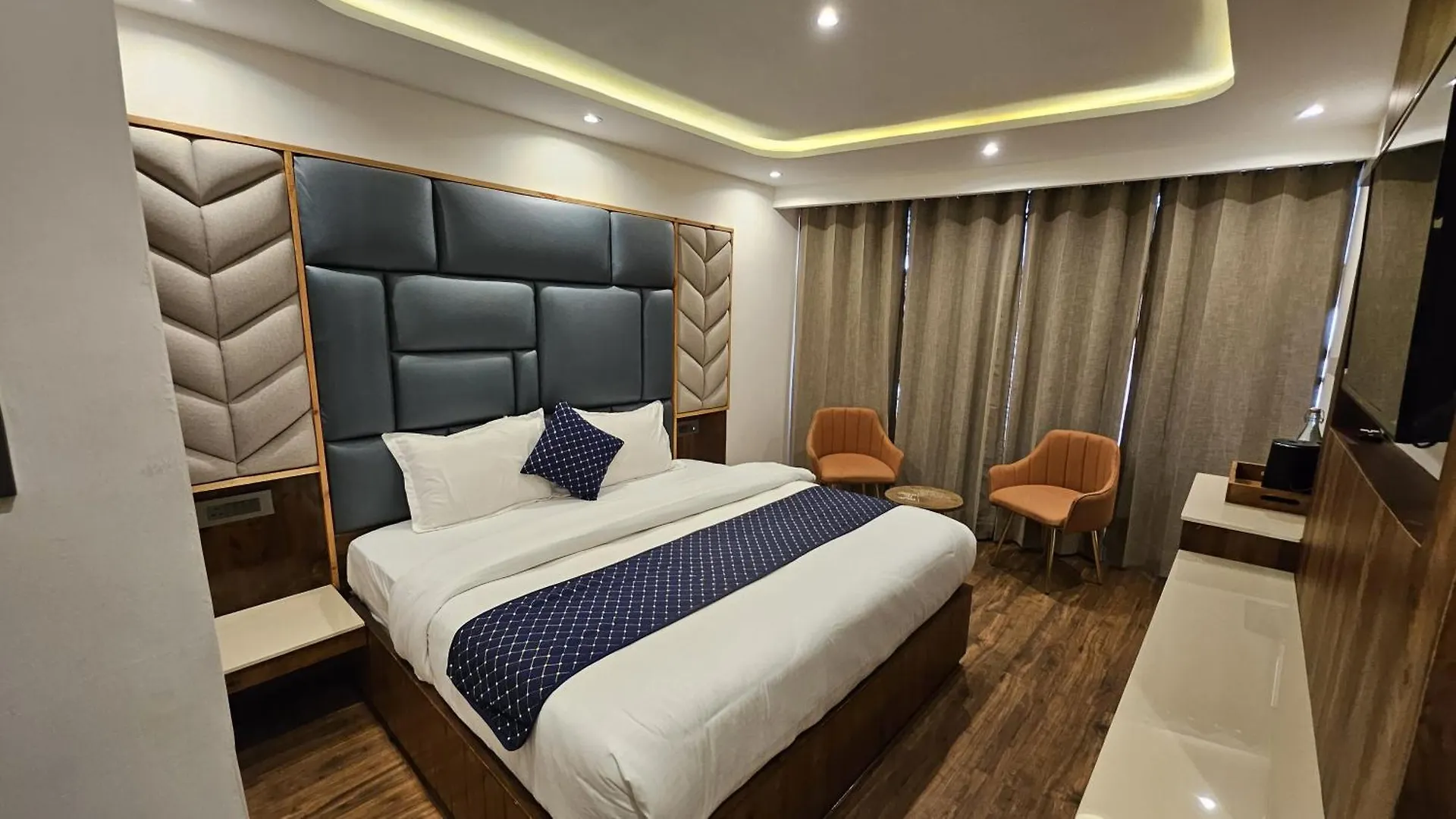 The Central Vista - Simla Royale Near Mall Road Free Pickup From Railway Station Simla India