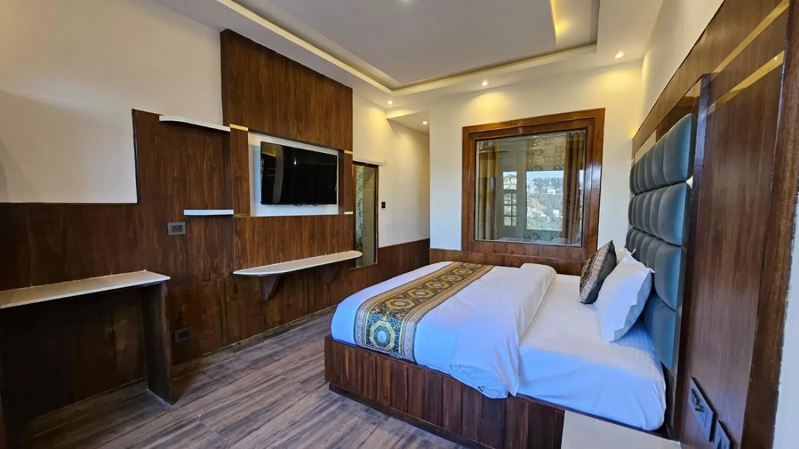 **** Hotel The Central Vista - Simla Royale Near Mall Road Free Pickup From Railway Station Simla India